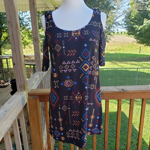 5/$12 Eye Candy Open Shoulder Tunic - Picture 6 of 9